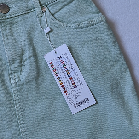 Pastel green jean skirt - Picture 5 of 6